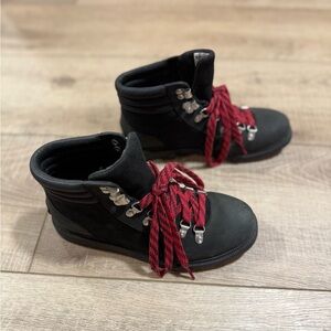 Sorel hiking boots women’s 7